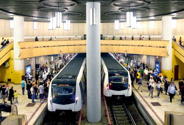 Metrorex vrea 37 de trenuri pentru reteaua existenta si Tronsonul Drumul Taberei-Universitate