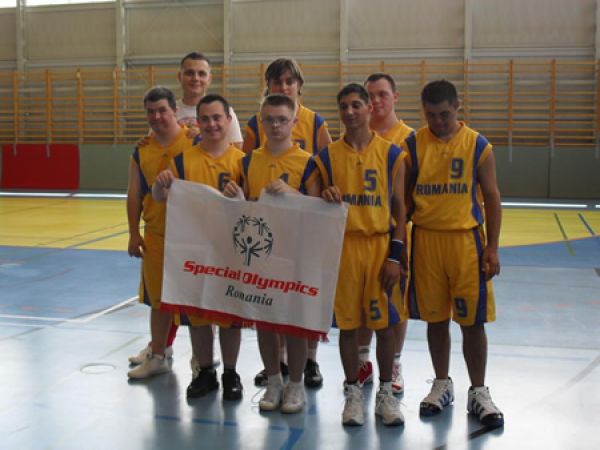 Bronz la baschet pentru sportivii Special Olympics Romania la Jocurile Nationale ale Austriei