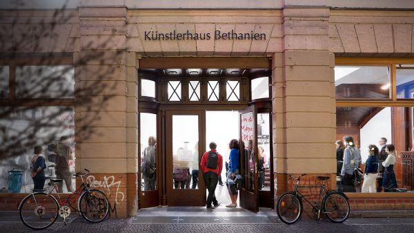 Intalnire la muzeu cu Christoph Tannert, directorul "Künstlerhaus Bethanien" din Berlin