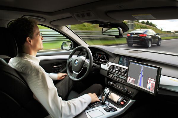 Pe autostrazile Europei cu un model BMW autonom